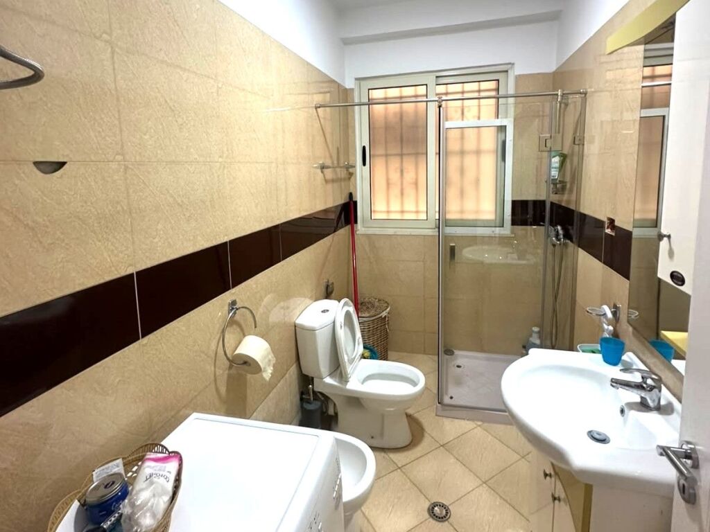 APARTAMENT 2+1+BALLKON ME QIRA AFER RRETHIT TE FRESKUT