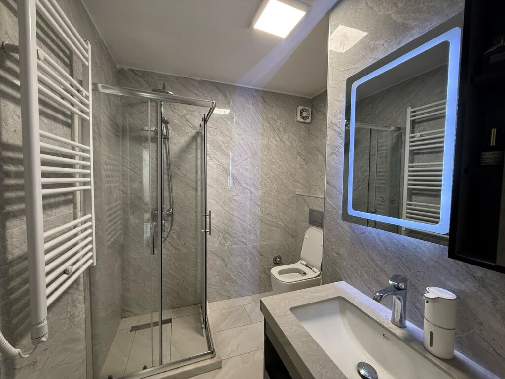 🏡 Shitet Apartament 2+1 me Pamje nga Deti – Durrës 🌊