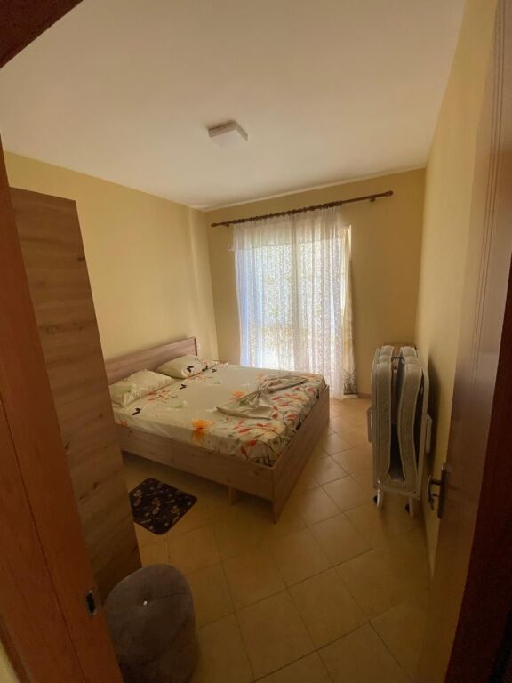 Jepet Apartament 1+1 me qera te Shkembi Kavajes
