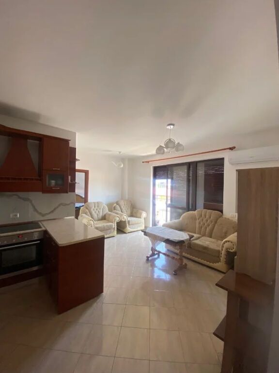 APARTAMENT ME QERA 2+1 KINOSTUDIO 55.000 LEKE FH-78887