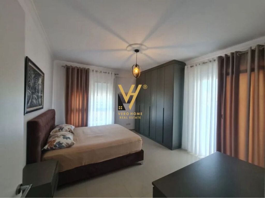 JEPET APARTAMENT 3+1+2+BLK ME QERA TE KOPSHTI BOTANIK 80.000 LEKE