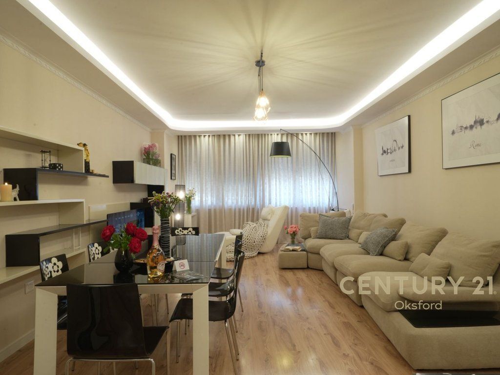 Apartament 2+1+2 per qira tek Komuna e Parisit