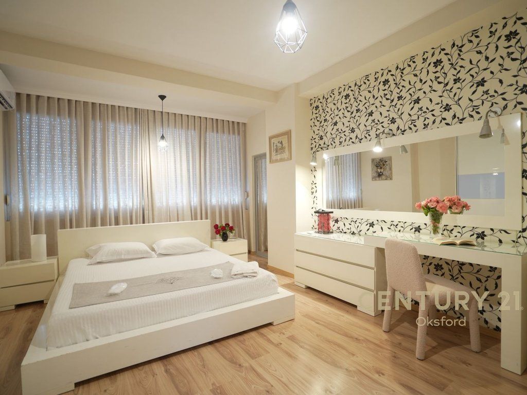 Japim me Qira Apartament 2+1+2 tek Komuna e Parisit,Tirane! 1,000 € /Muaj