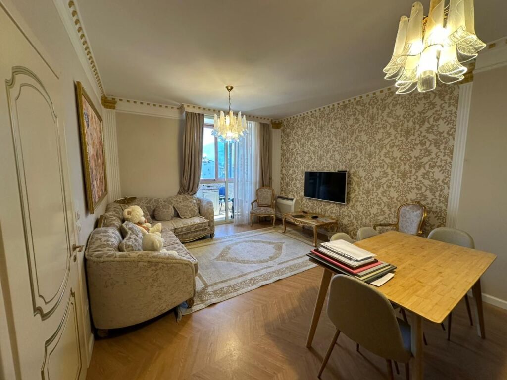 Apartament 1+1 per qira tek Komuna e Parisit.