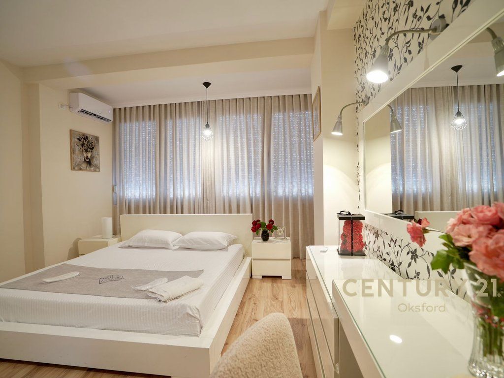 Japim me Qira Apartament 2+1+2 tek Komuna e Parisit,Tirane! 1,000 € /Muaj