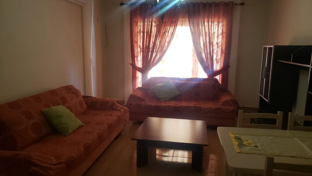 Jepet me qira 1+1 Laprake 450€