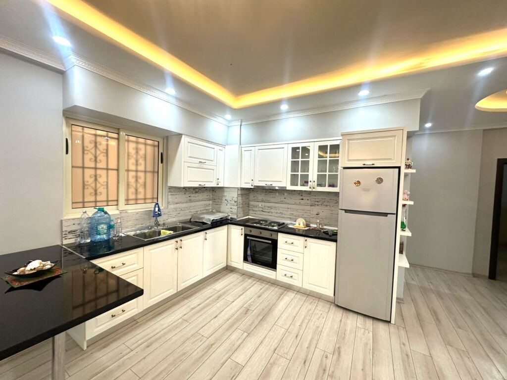 APARTAMENT 2+1+BALLKON ME QIRA AFER RRETHIT TE FRESKUT