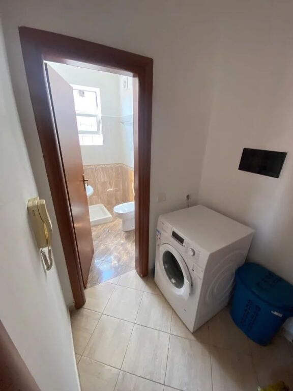 APARTAMENT ME QERA 2+1 KINOSTUDIO 55.000 LEKE FH-78887