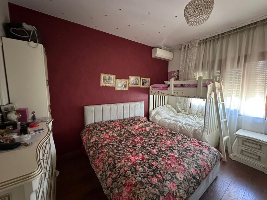 Apartament 1+1 per qira tek Komuna e Parisit.
