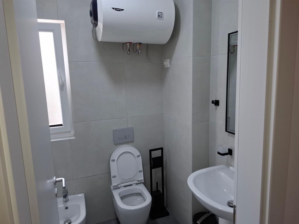 🏢Laprake,Kompleksi Aura, jepet me qera apartament 2+1,i mobiluar.  750Euro  