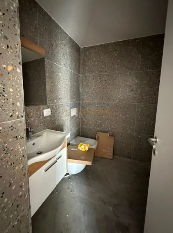 SHES Apartament 2+1+2+Post Parkimi,Ish Dogana,Tirane. DB70112