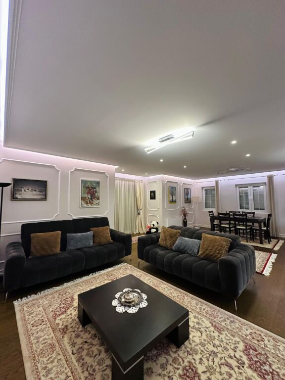 VILE ME QERA | TEG – KOMPLEKSI REZIDENCIAL GARDEN VILAS | 4000 €/mese