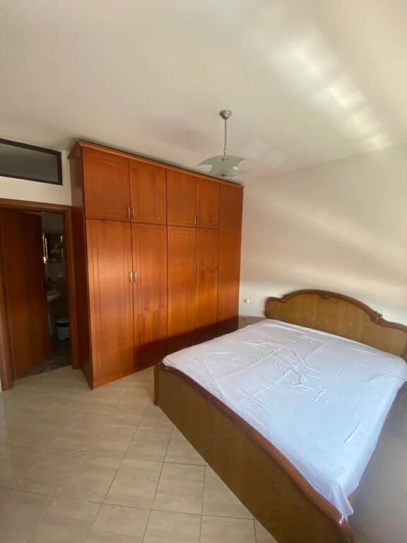 APARTAMENT ME QERA 2+1 KINOSTUDIO 55.000 LEKE FH-78887