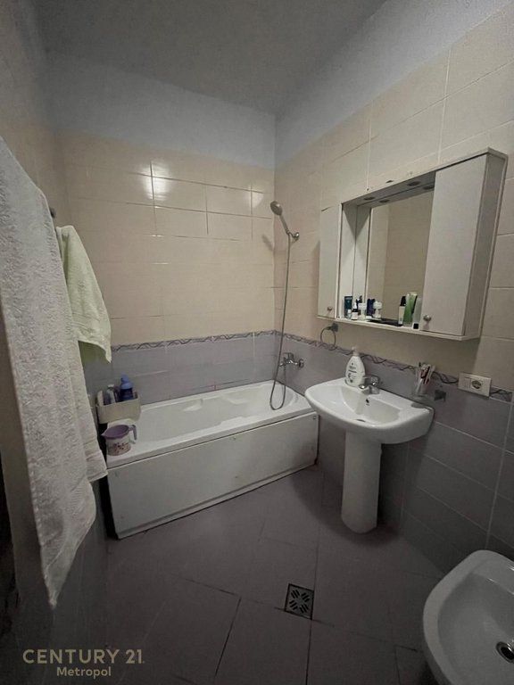 Apartment 2+1 for sale at Komuna e Parisit 295,000 €