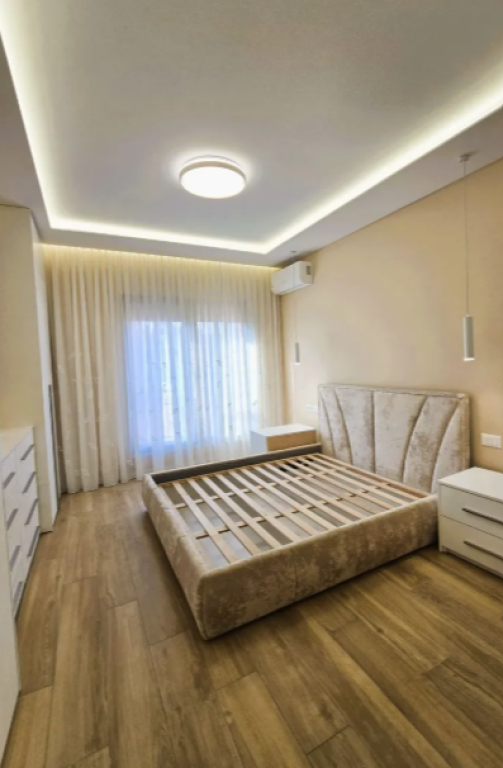 Jepet Apartament 2+1 me Qira te Kompleksi Delijorgji.