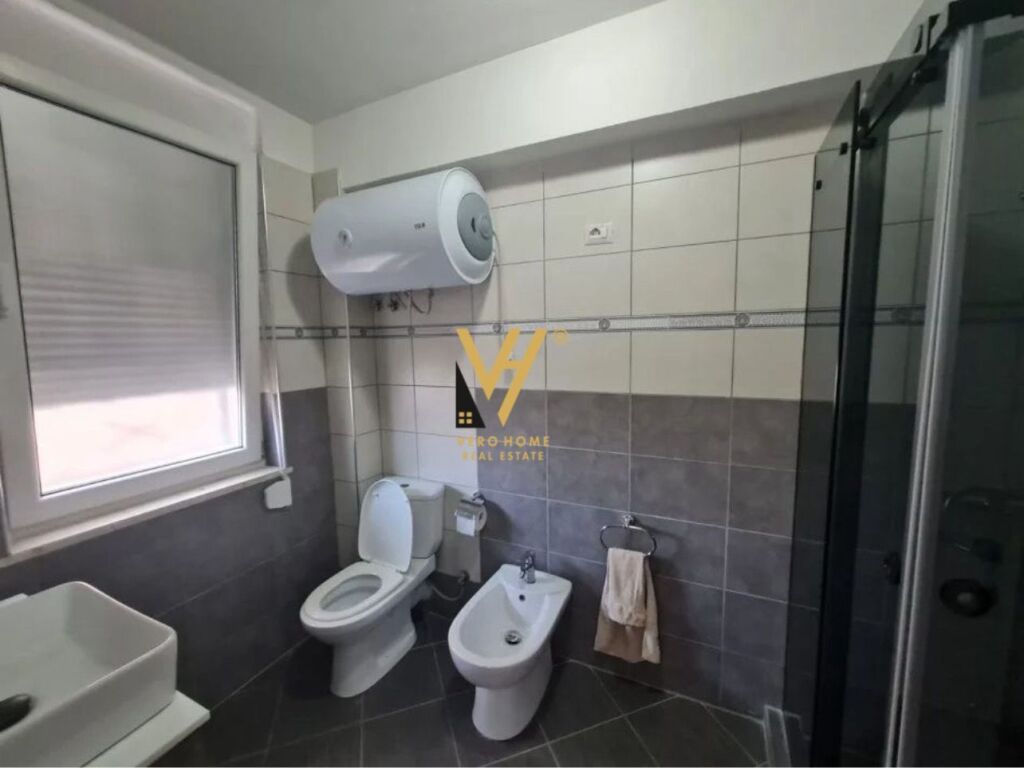 JEPET APARTAMENT 3+1+2+BLK ME QERA TE KOPSHTI BOTANIK 80.000 LEKE