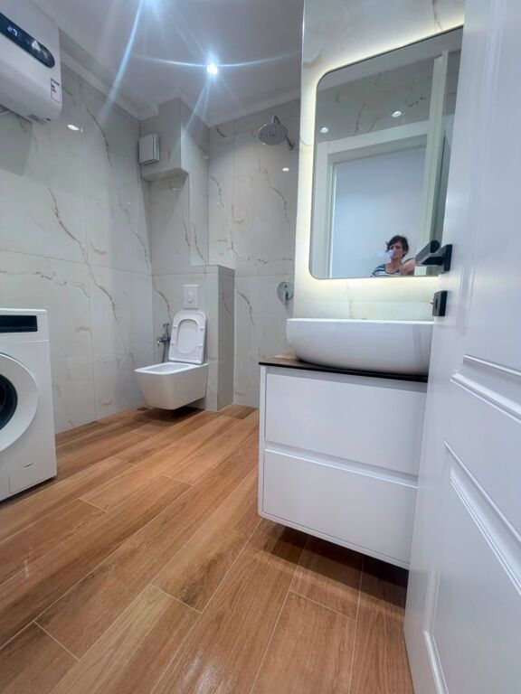 🏡 Jepet me qira apartament 1+1 tek📍 Vendndodhja: 21 Dhjetori, pranë Hotel Mondial 💰 Çmimi: 700€/muaj
