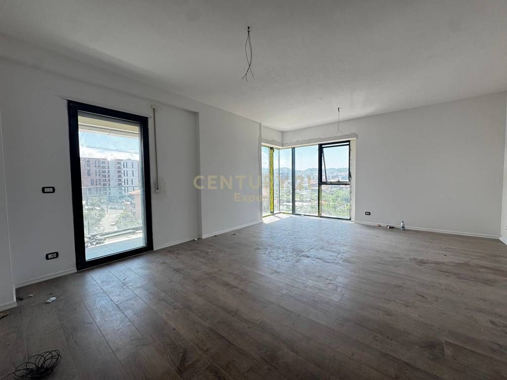 SHESIM APARTAMENT 1+1 TEK ISH FUSHA E AVIACIONIT!