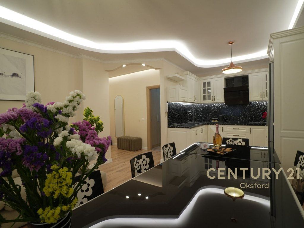 Japim me Qira Apartament 2+1+2 tek Komuna e Parisit,Tirane! 1,000 € /Muaj