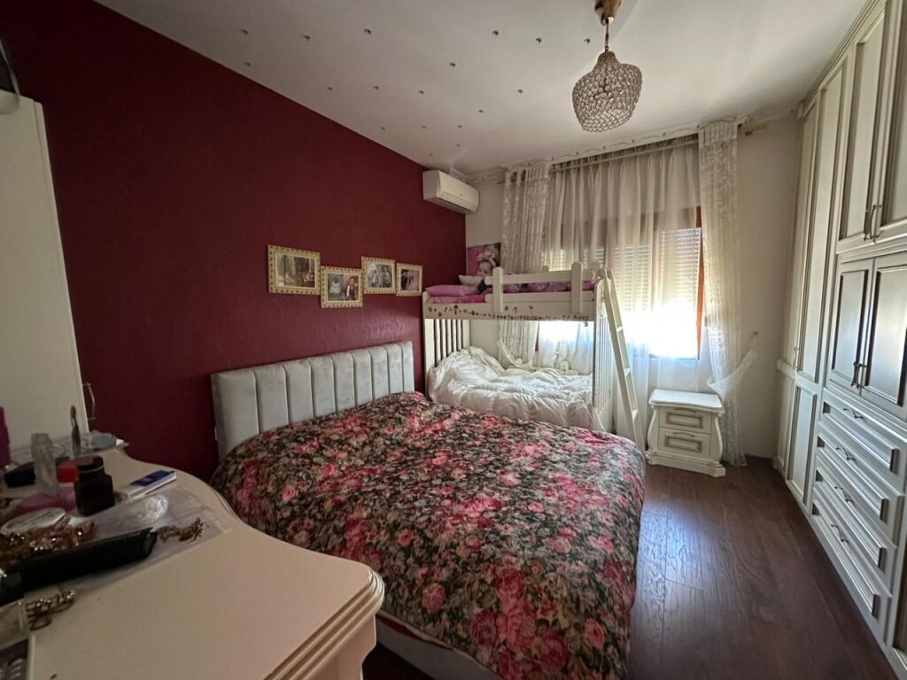 Apartament 1+1 per qira tek Komuna e Parisit.
