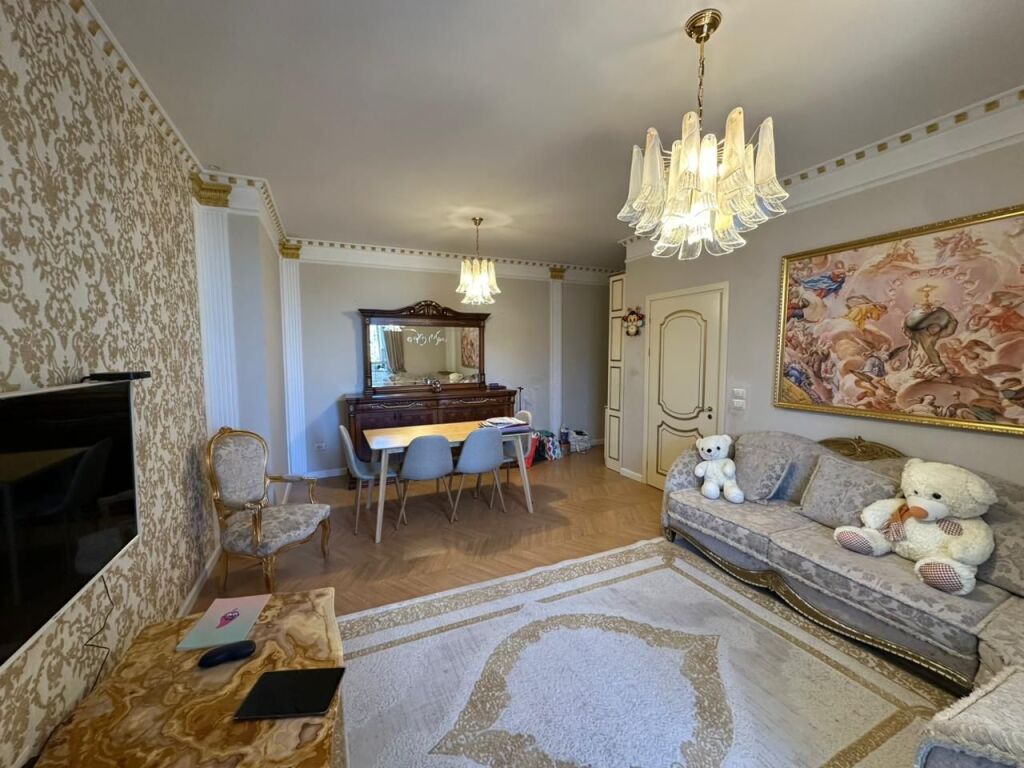 Apartament 1+1 per qira tek Komuna e Parisit.