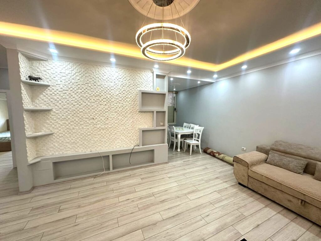 APARTAMENT 2+1+BALLKON ME QIRA AFER RRETHIT TE FRESKUT
