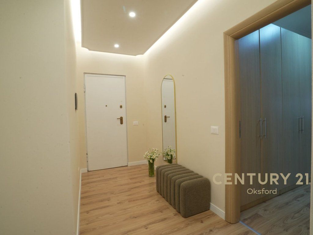 Apartament 2+1+2 per qira tek Komuna e Parisit