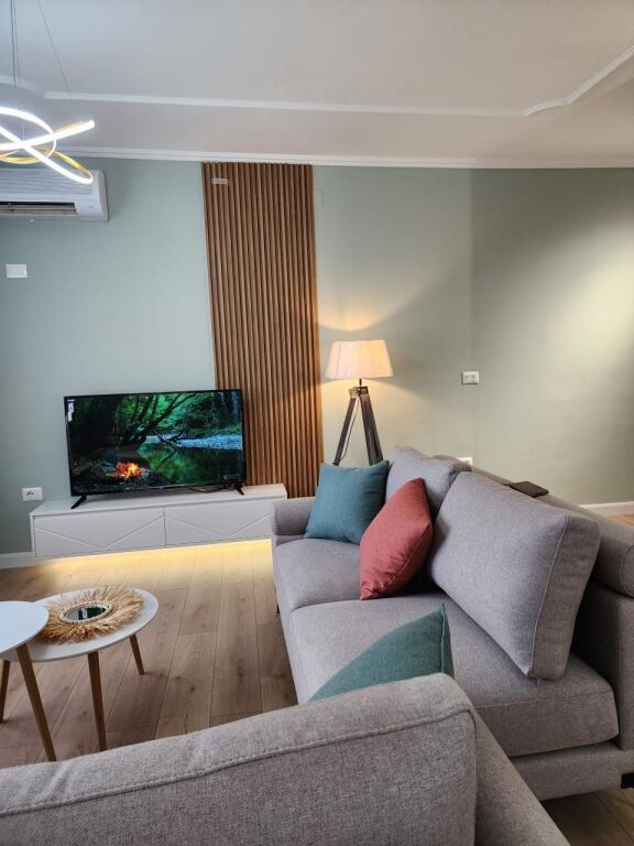 Apartament 2+1+2 me qira Komuna e Parisit
