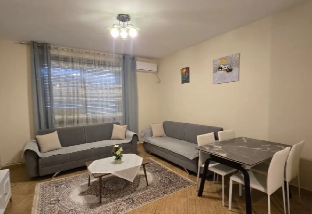 Jepet Apartament 2+1 me Qira te Rruga Kosovareve!
