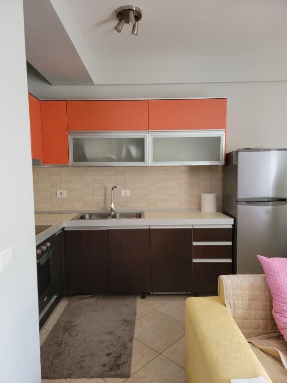 Apartament 1+1 me qera ne Ali Dem tek Fax News