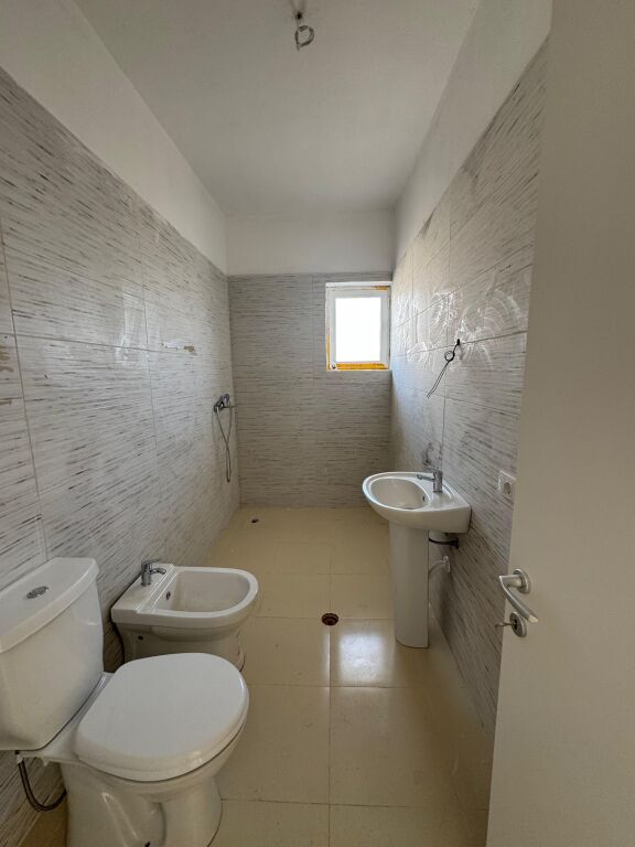 Shitet Apartament 2+1 Pamje Deti