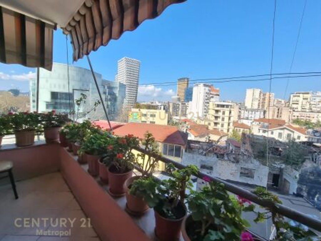 Apartment 2+1+2 for rent in the Center of Tirana
