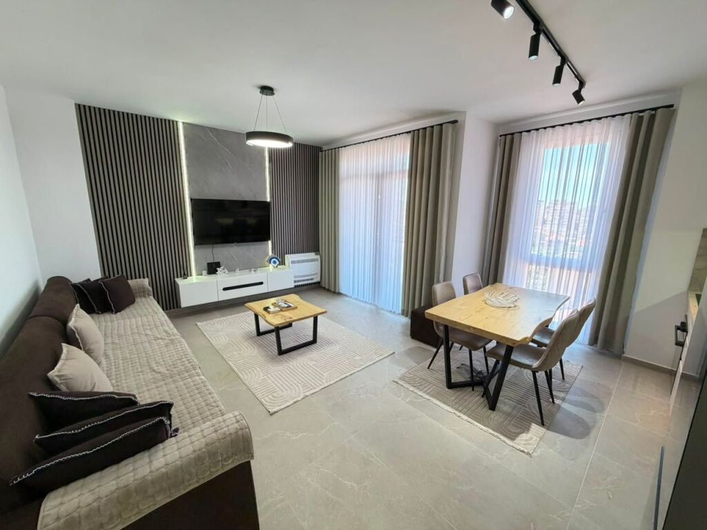 🏡 Appartamento 1+1 in affitto  📍 Indirizzo: Stazione dei treni, Via Jordan Misja, Tirana💰 Prezzo: 60.000 lek/mese