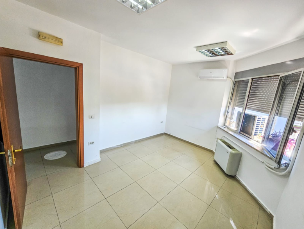 LOCALE COMMERCIALE IN AFFITTO – VIA DIBRËS