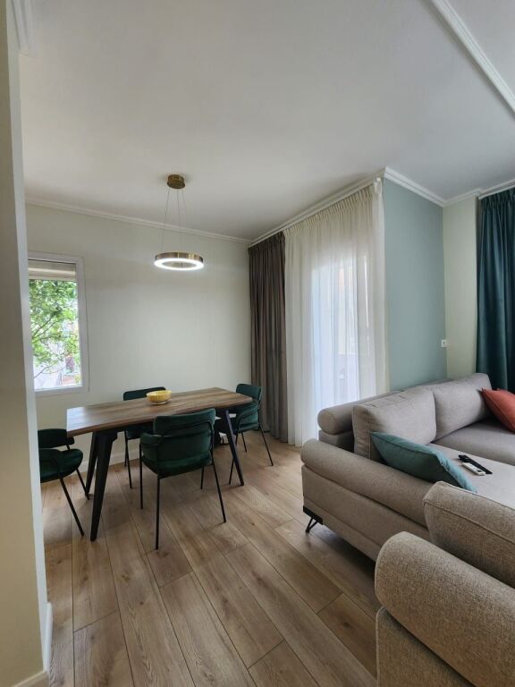 Apartament 2+1+2 me qira Komuna e Parisit