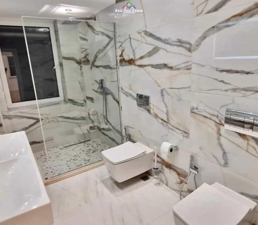 Zyre Me Qera 3+1 Ne Qender (ID BZ22563) Tirane