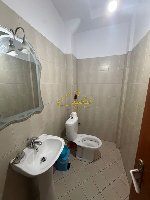 NEGOZIO IN AFFITTO 60 M2 PIAZZA WILLSON 600 EURO