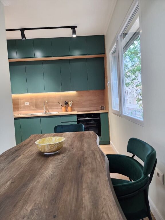 Apartament 2+1+2 me qira Komuna e Parisit