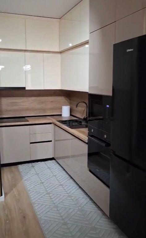 Jepet me qira 2+1+1 E88 Rruga Dritan Hoxha 700€