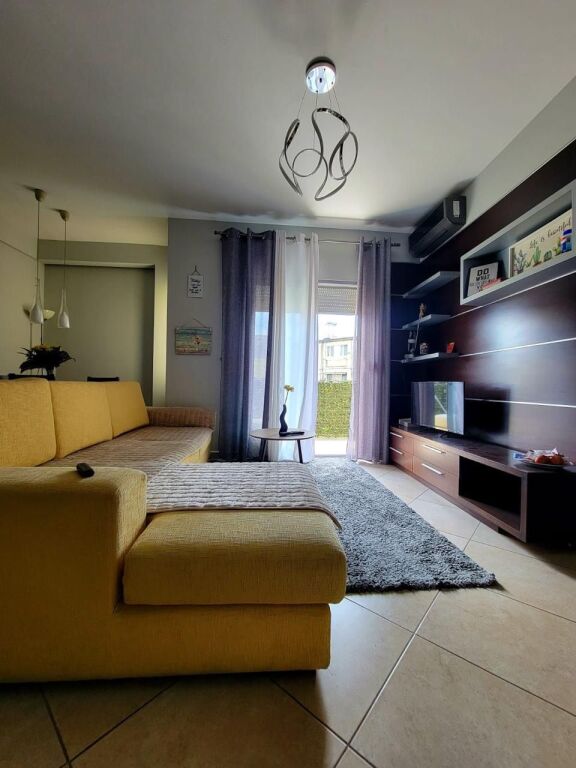 Apartament 1+1 me qera ne Ali Dem tek Fax News
