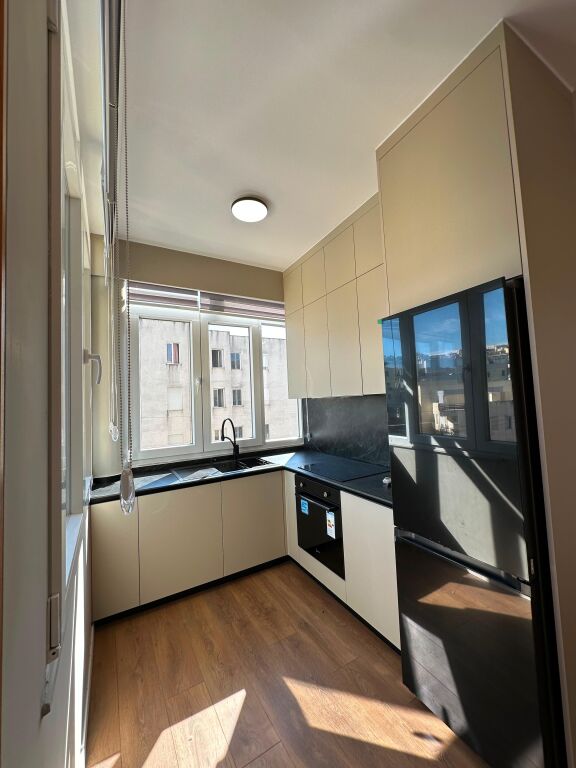 Jepet me qira apartament 2+1  📍 Në krah të Kopshtit Zoologjik, pranë Supermarket Xhangolli.
