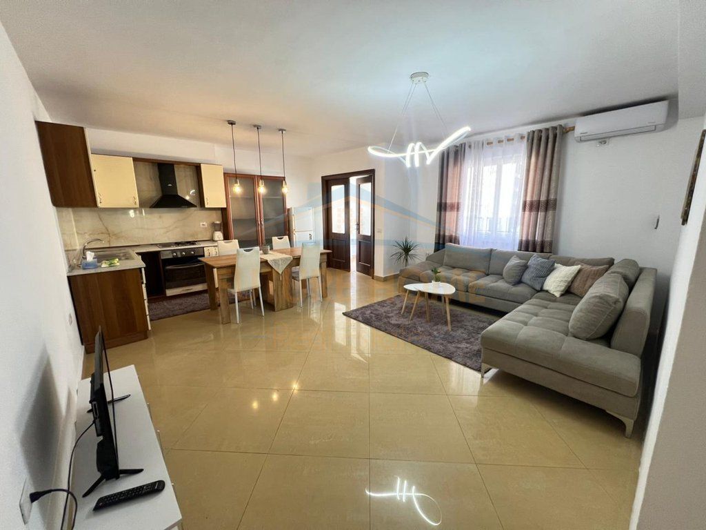 JAP ME QERA APARTAMENT 1+1 ,BULEVARDI ZOGU I