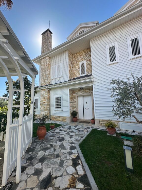 VILE ME QERA | TEG – KOMPLEKSI REZIDENCIAL GARDEN VILAS | 4000 €/mese