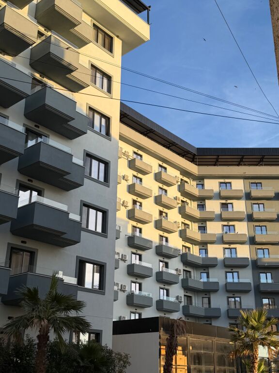 🌊 Shitet Apartament 1+1 📍Qerret, Prane Hotel Brilant