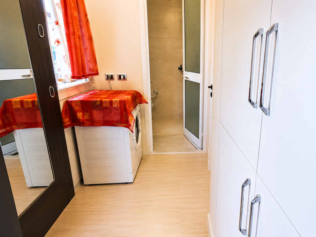 APARTMENT 1+1+BALCONY FOR SALE NEAR THE BIG RING, ALLIAS