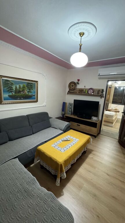 2+1,kat 1 pallat ekzistues,kinostudio,550 mije leke