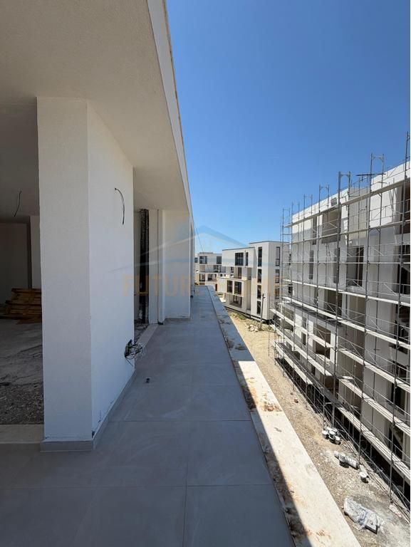 Shitet Apartament 3+1+2, Kompleksi Porto Lalëzi, Hamallaj