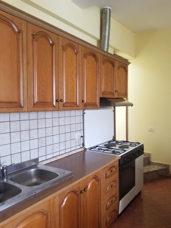 Affittasi 1+1, appartamento in via Ali Demi !