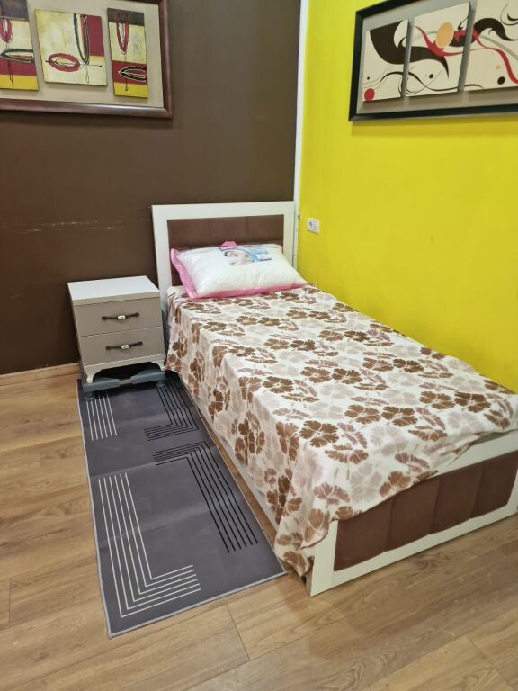 Garsionjere me Qera Komuna e Parisit !