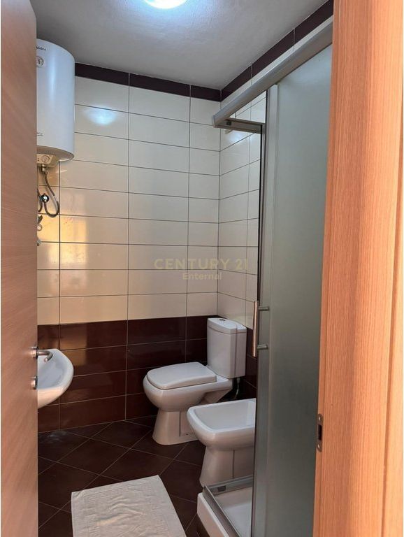 Apartament 2+1+2 Me Qira prane Ish ATSH 750 € /Muaj